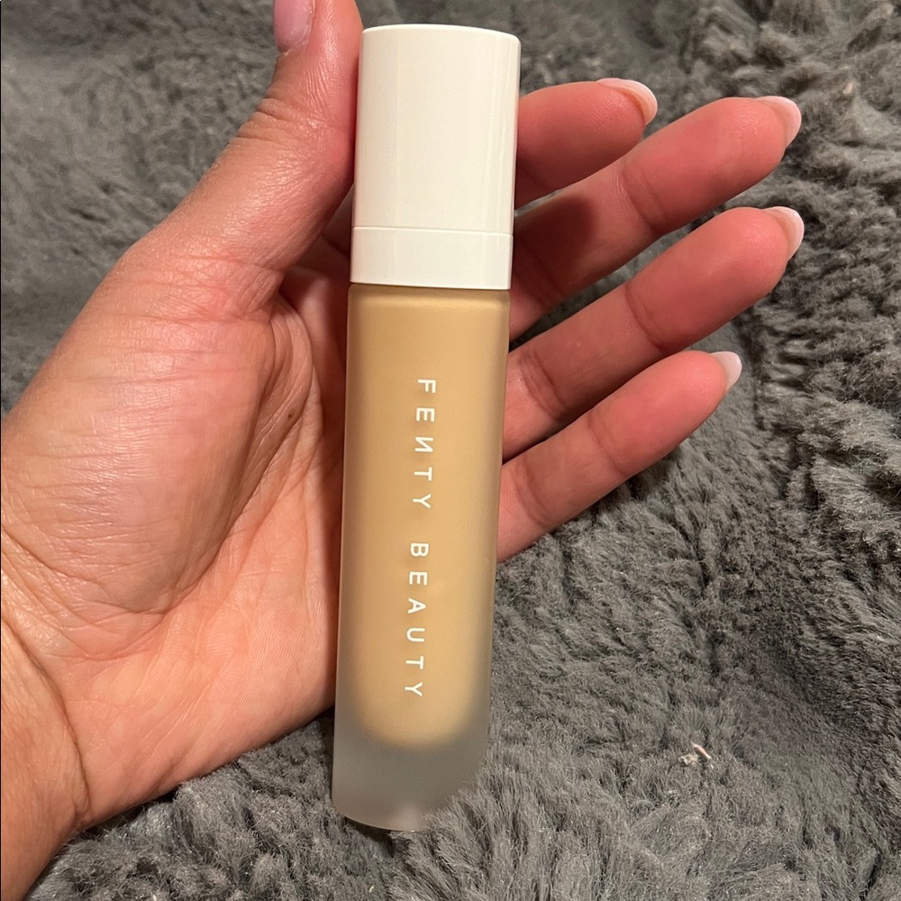 FENTY BEAUTY Pro Filt'r Soft Matte Longwear Liquid Foundation-240 - Picture 7 of 8